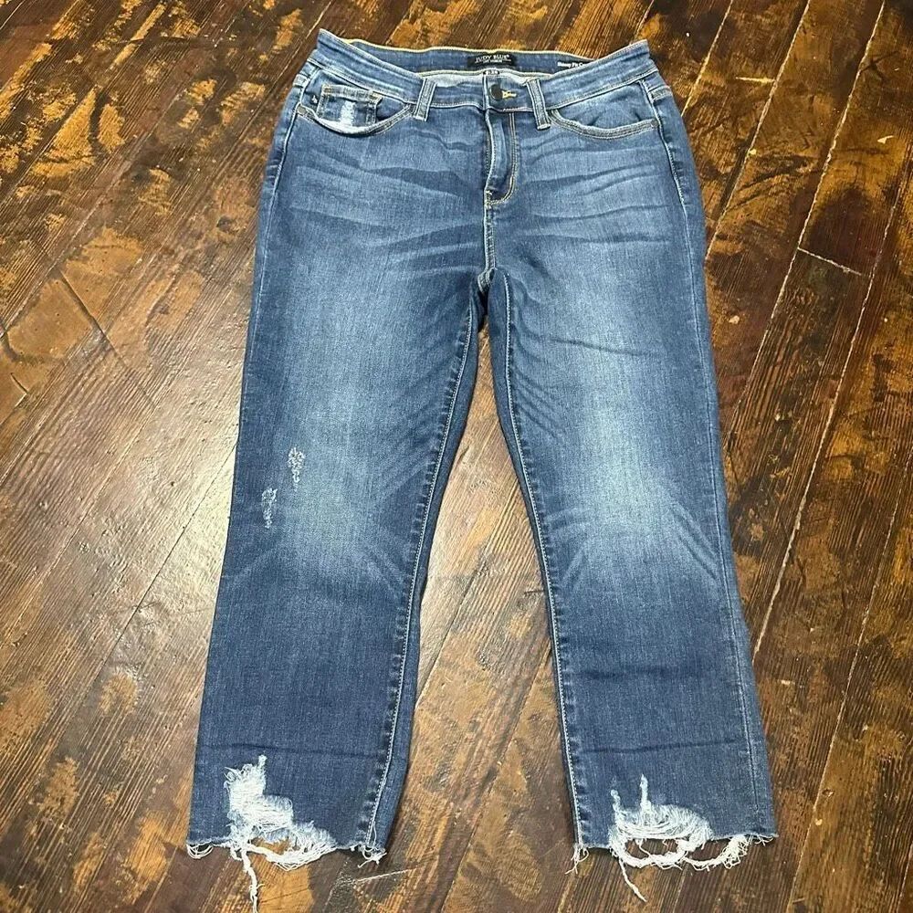 Judy Blue distressed stretchy boutique 9/29 skinny capri jeans